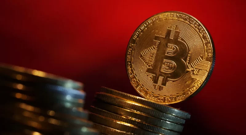 Bitcoin Volta aos US$ 60 Mil com Queda Influenciada por Tensão no Oriente Médio